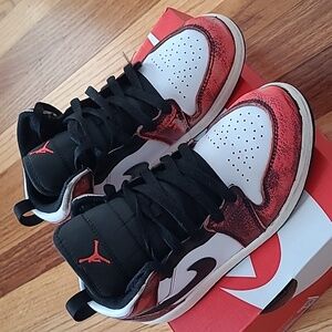 Jordan Mid SE Black/Infrared 23 Wear Away Chicago